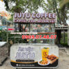 Ảnh chụp trực diện mặt tiền xe, thể hiện rõ nhất các biển hiệu quảng cáo "JUTU COFFEE" và "ĂN VẶT JUTU"
